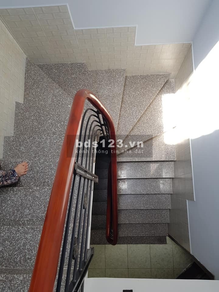Gấp Nhà Hẻm 4 Tầng DT 27m2 Trung Tâm Trần Phú P9 Q5 Giá 2.9 Tỷ.
