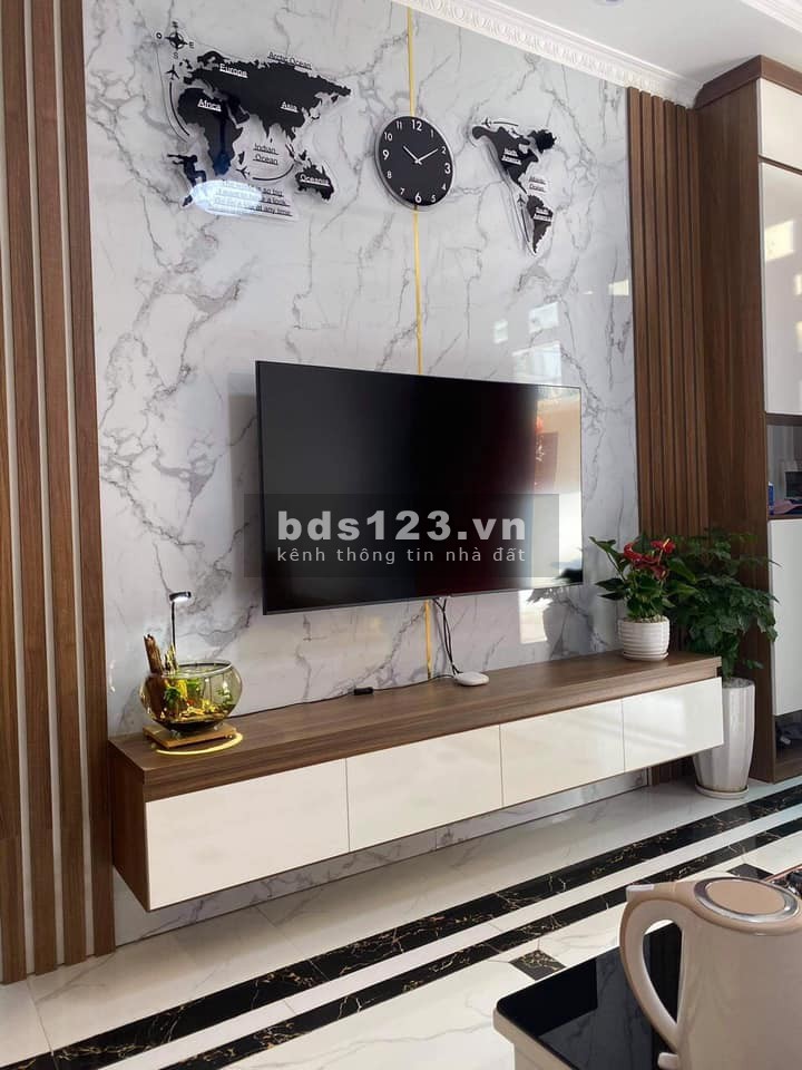 Bán gấp siêu phẩm Chu Huy Mân, dtsd 31m2, 5 tầng đúc, giá 3.15 tỷ, lh: 0922346363