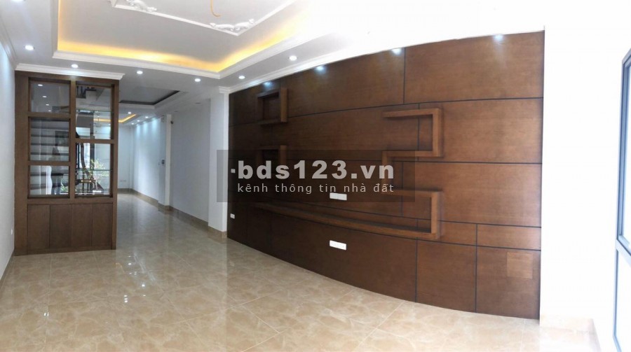 Nhà mới Cầu Giấy ô tô đỗ cửa 5 tầng DT 52,3m2 x MT 3,8m, Giá 8,9 tỷ