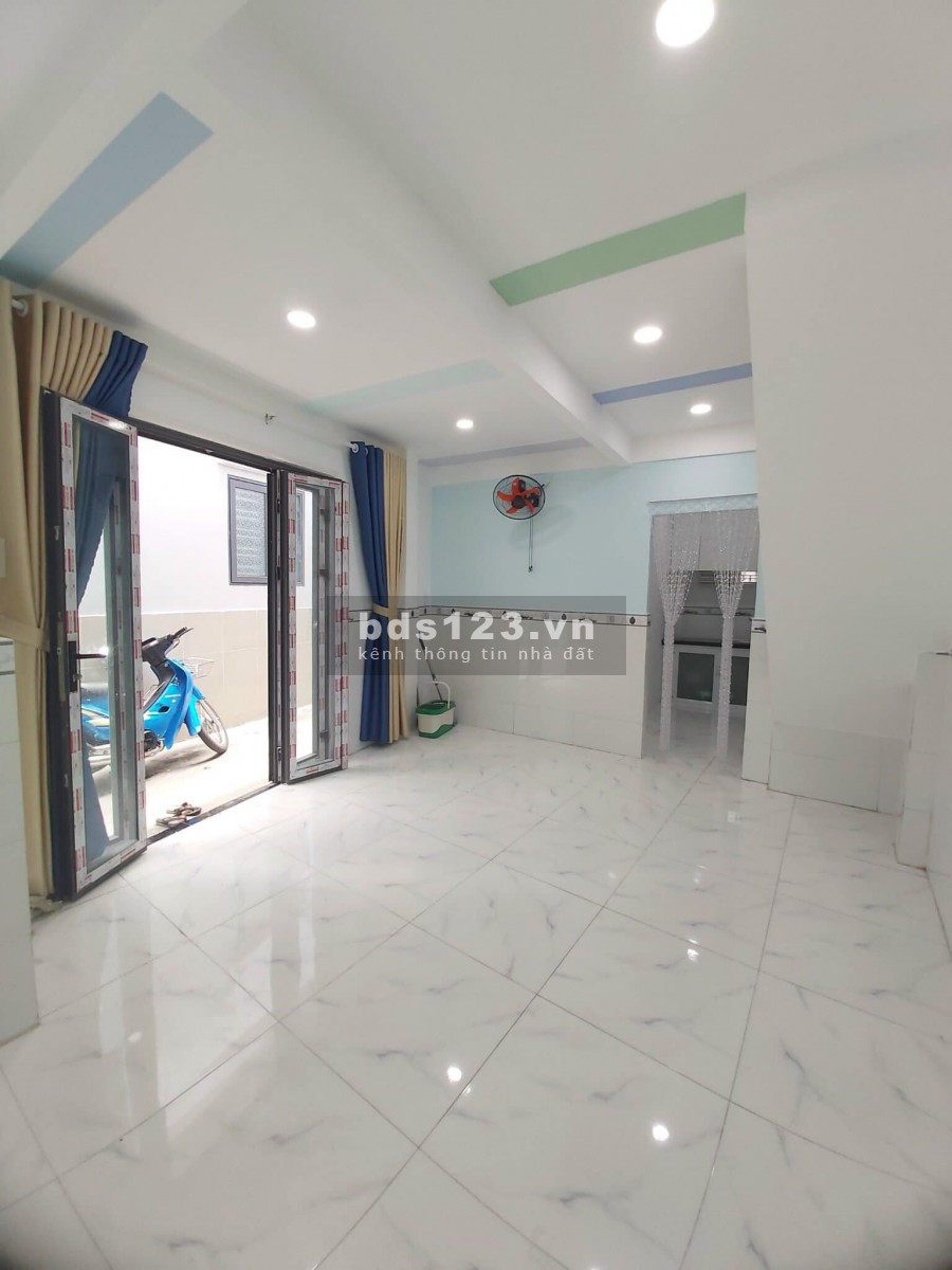 Bán gấp nhà riêng Nguyễn Thần Hiến, P18, Q4. DTSD 70m2, chỉ 2,95tỷ