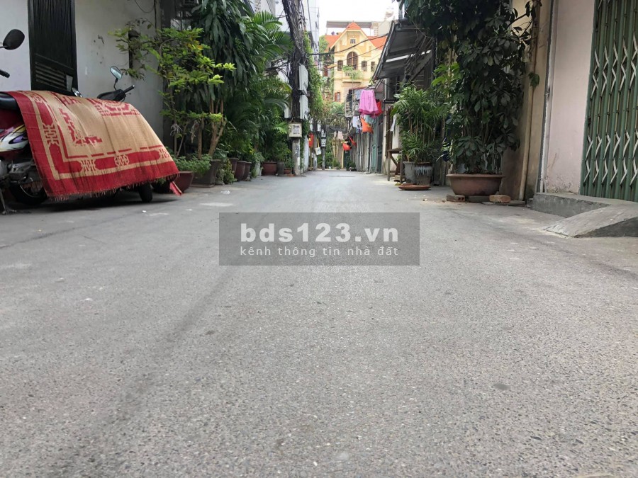 Bán nhà Trần Quốc Hoàn 65m, phân lô ô tô vòng quanh, Giá bất ngờ. Nhỉnh 6 tỷ.