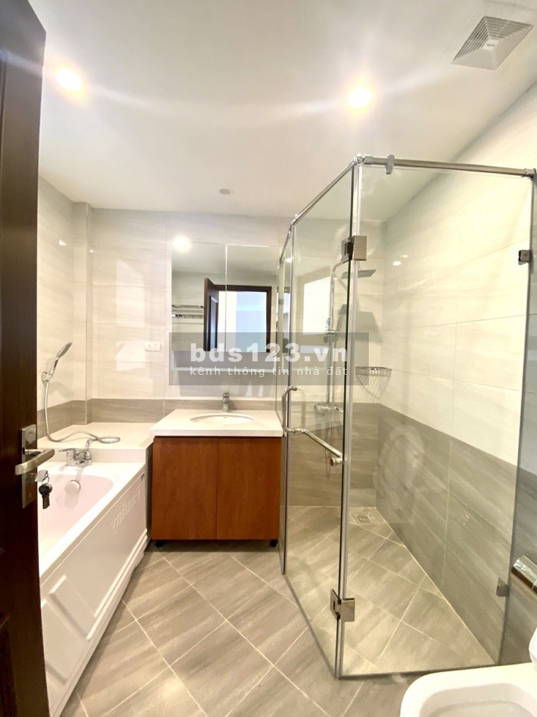  BÁN NHÀ Ở, Phố Nguyễn Văn Cừ, 5 tầng x 43m2, chỉ 3.95 tỷ