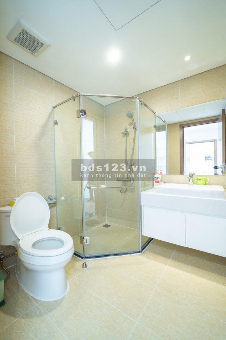 Gia đình cần bán gấp căn hộ 130m2 Tk 3Pn,2wc ban công hướng đông tại tòa mới cc hoàng huy nguyễn trãi.Lh 0977312893