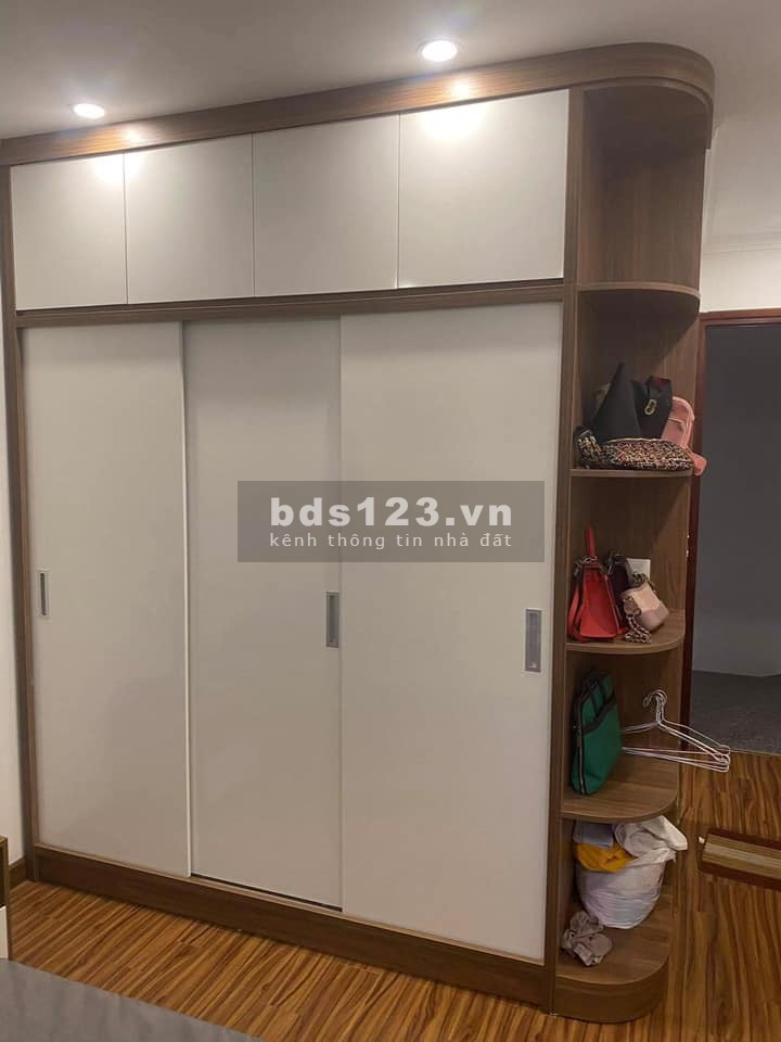 Bán gấp siêu phẩm Chu Huy Mân, dtsd 31m2, 5 tầng đúc, giá 3.15 tỷ, lh: 0922346363