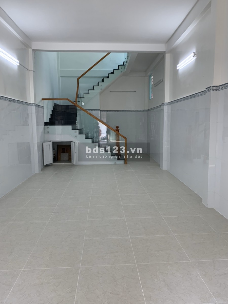 Bán rẻ căn nhà đẹp 2 lầu đúc (4.3x12) mặt tiền Gia Phú Q.6