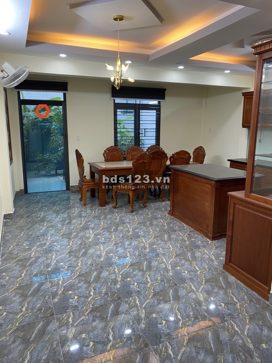 MT Nguyễn Văn Công 6.5 x 25, 1trệt, 3lầu, 5p, 5wc, Full ML.