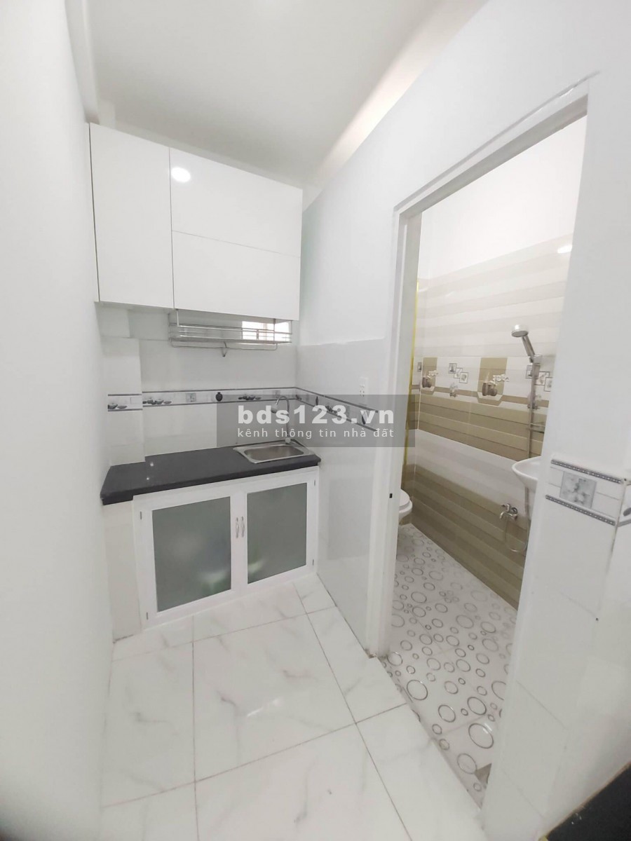 Bán gấp nhà riêng Nguyễn Thần Hiến, P18, Q4. DTSD 70m2, chỉ 2,95tỷ