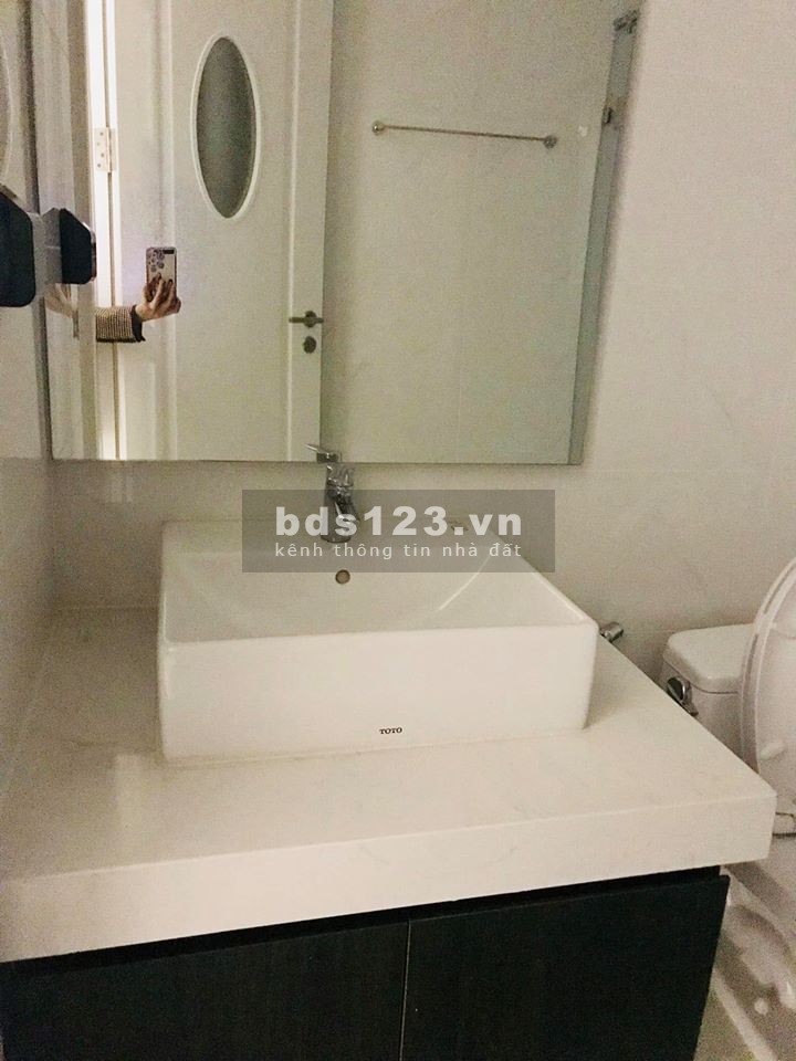 Tôi bán gấp căn 06 tòa D, 2pn 76m2 ban công ĐB, view nội khu và sông hồng, sổ đỏ Imperia Sky Garden
