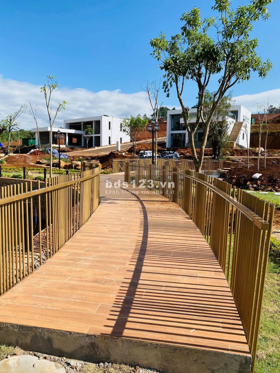 Cần ra gấp đất nền ngay trung tâm Bảo Lộc chính chủ , có sổ, full thổ cư LH: 0356969967