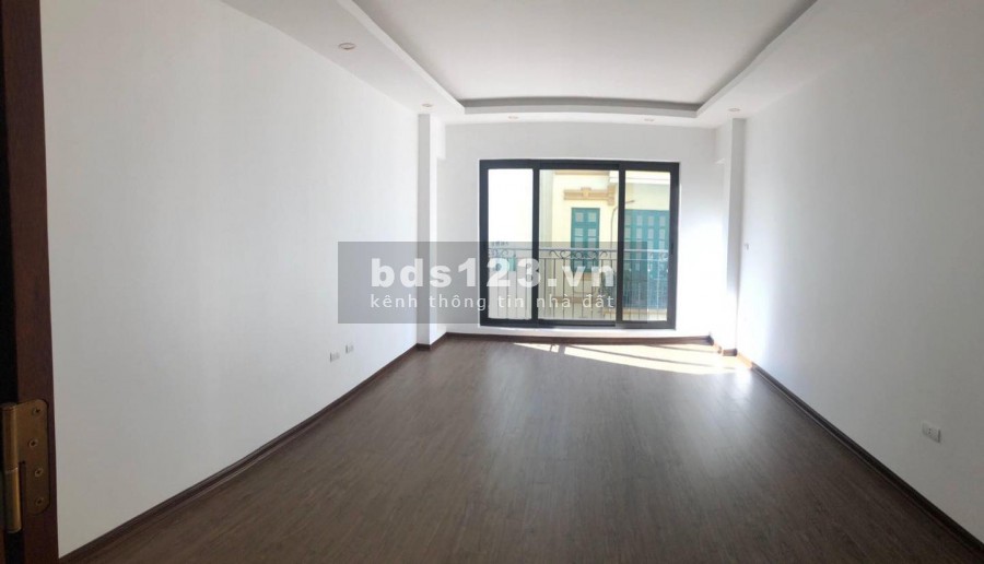 Nhà mới Cầu Giấy, kinh doanh tốt ô tô đỗ cửa, 5 tầng DT 52,3m2 x MT 3,8m, Giá 8,9 tỷ