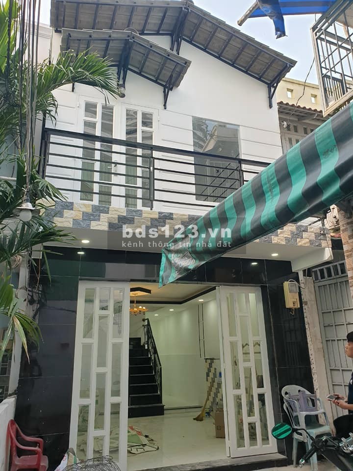 Bán nhà gần Hoàng Hoa Thám, 2 tầng, 2 PN, chỉ 3 tỷ 500 triệu, nhà đẹp