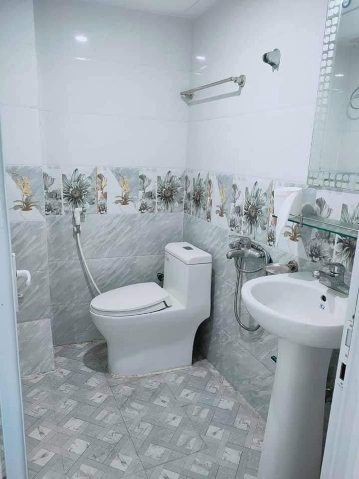 Nhà mới 5 tầng đẹp long lanh, vừa ở vừa kinh doanh, vị trí đẹp nhất khu vực Hoàng Mai
