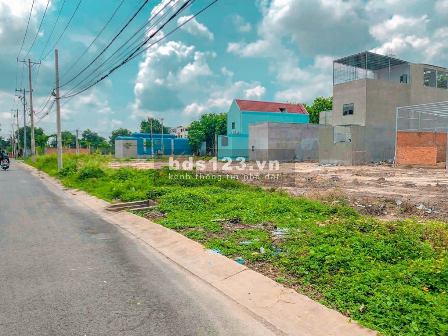 Cần bán gấp miếng đất Khu Vực Bình Chánh Long An
