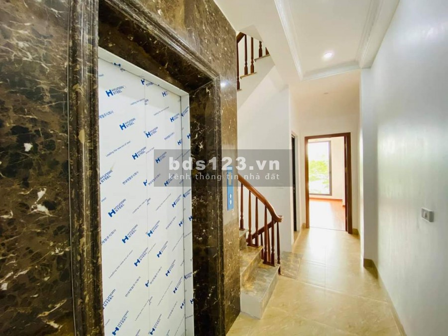 Bán nhà mặt phố, mặt hồ Hoàng Cầu view tuyệt đỉnh kinh doanh đa dạng thang máy chạy êm du