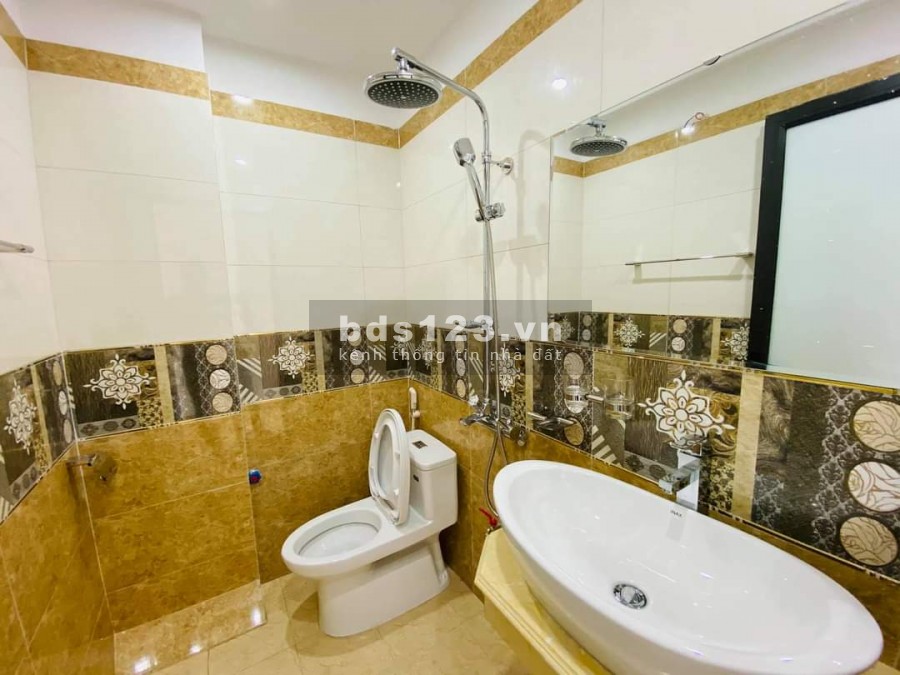 Bán nhà mặt phố, mặt hồ Hoàng Cầu view tuyệt đỉnh kinh doanh đa dạng thang máy chạy êm du