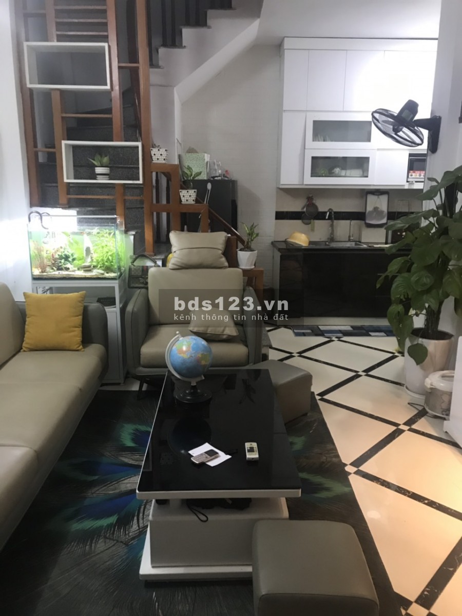 Bán nhà Khương Trung 30m2 ba bước ra Ngã tư sở giá 3,9 tỷ.