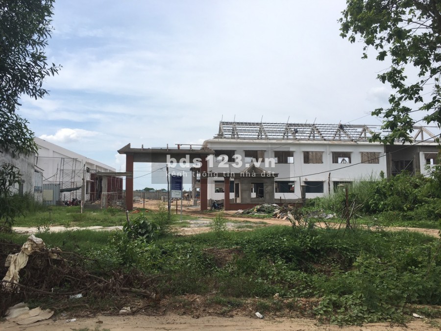 Hàng Hot.CC bán gấp 155m2 Đ.Tri Thức Kv 4, Giá 1,05 tỷ , SHR.