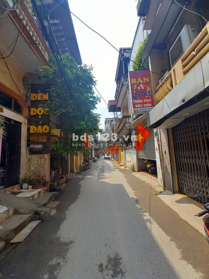 Bán nhà mặt phố Tô Hiến Thành, 67m2, 6,8 Tỷ, Ô tô tránh, Công năng đầy đủ, LH: 0913621088.