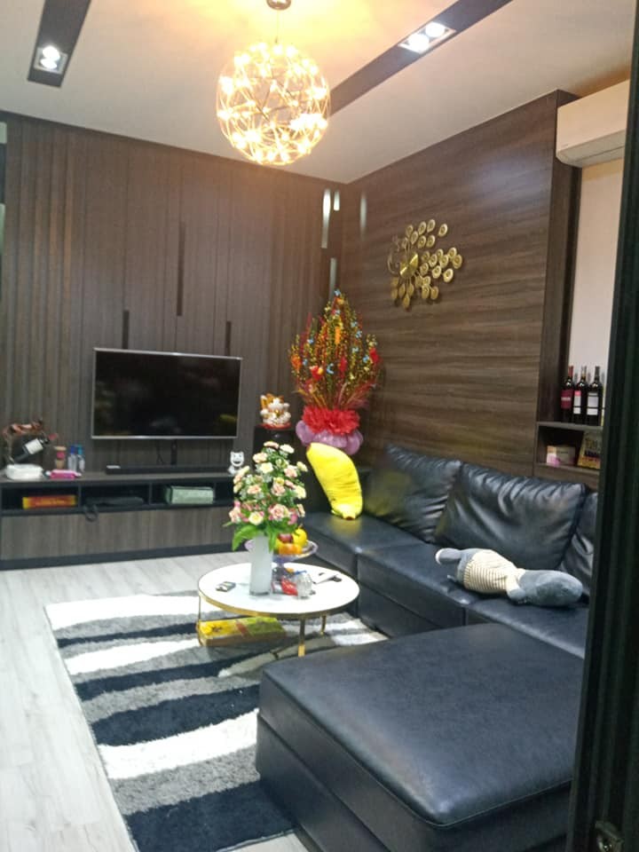 Xe hơi đậu trong nhà đường Trần Hưng Đạo, 5 tầng, 7 pn, dt 78m2, giá 21 tỷ