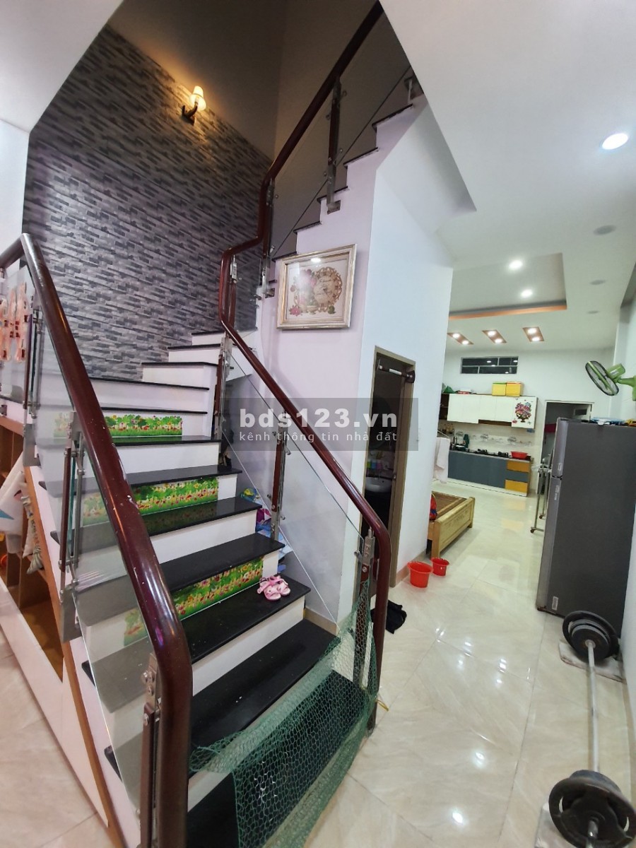 Bán nhà Ngay Sau Chợ Trung Chánh 2 Tầng DT 76m2 Giá 3Tỷ 95
