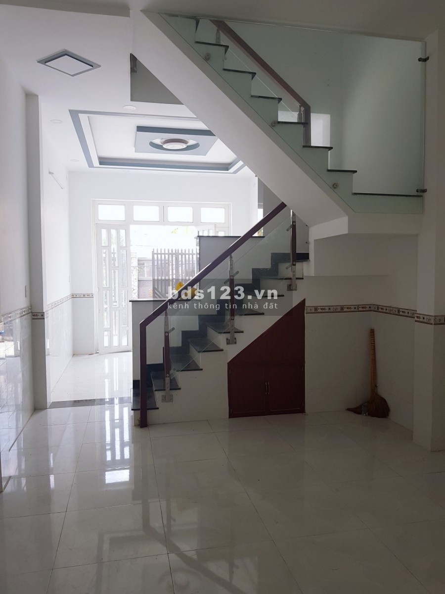 Bán gấp nhà 1T1L DT 56m2 HXH, Võ Thị Hồi, Hóc Môn, SHR, giá 900tr bớt lộc