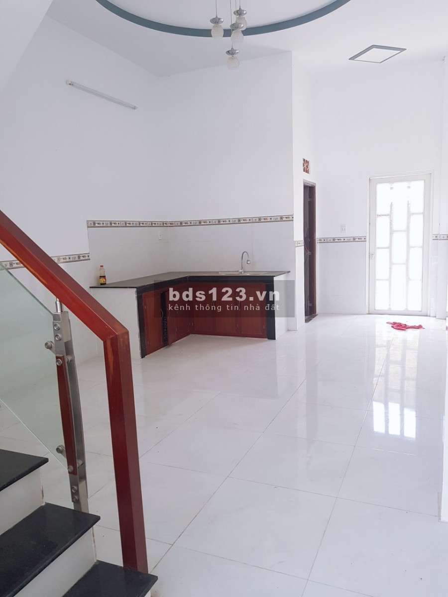 Bán gấp nhà 1T1L DT 56m2 HXH, Võ Thị Hồi, Hóc Môn, SHR, giá 900tr bớt lộc