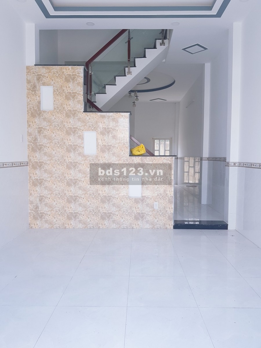 Bán gấp nhà 1T1L DT 56m2 HXH, Võ Thị Hồi, Hóc Môn, SHR, giá 900tr bớt lộc