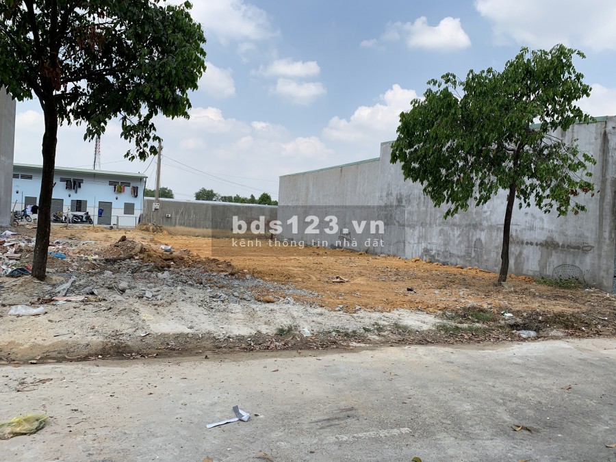 gia đình tôi cần tiền trả nợ ngân hàng bán gấp dãy nhà trọ 16p (giá rẻ) và 300m2 đất thổ cư