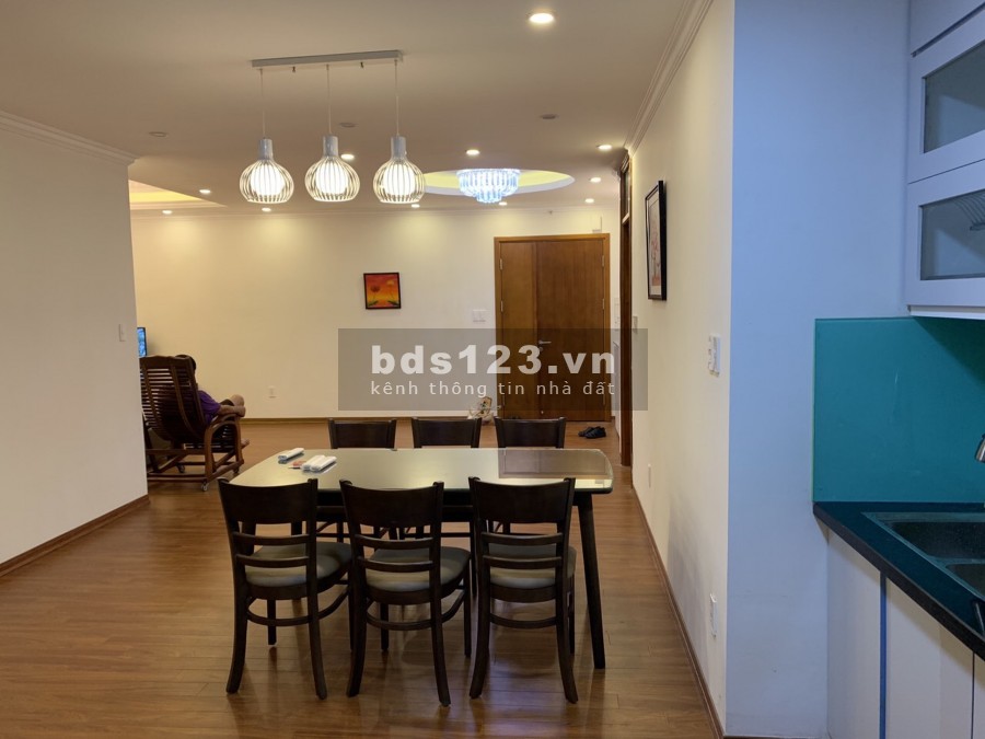 Cho thuê căn hộ chung cư Quận Tây Hồ. Chung Cư Học Viện Quốc Phòng. 3 PN. 136m2. Đầy đủ nội thất.