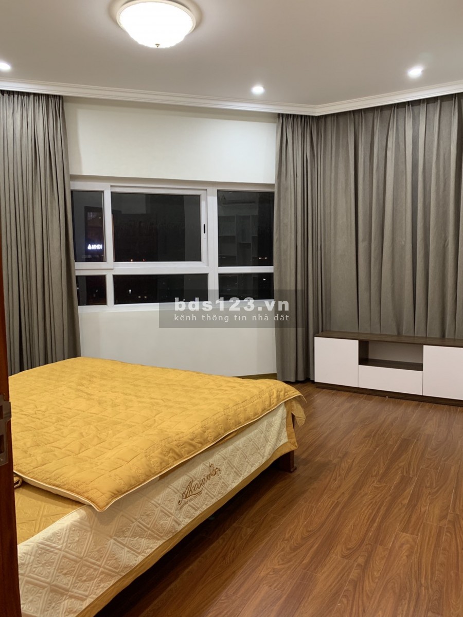 Cho thuê căn hộ chung cư Quận Tây Hồ. Chung Cư Học Viện Quốc Phòng. 3 PN. 136m2. Đầy đủ nội thất.