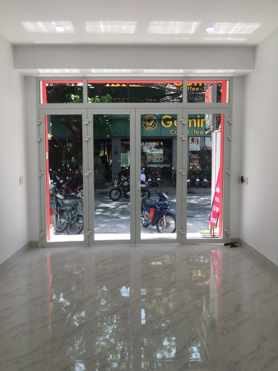 Bán MT Đường C18 P.12 Quận Tân Bình giá chỉ 19 tỷ trệt 4 lầu 4.5x 20