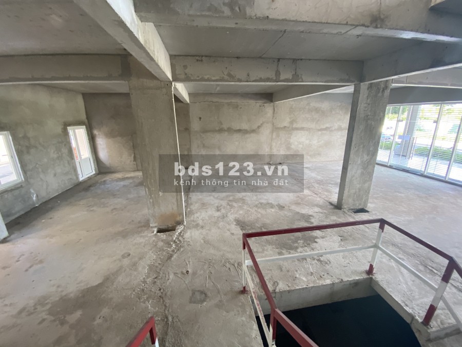 ️Căn nhà phố 2 cặp shophouse Saritown thô