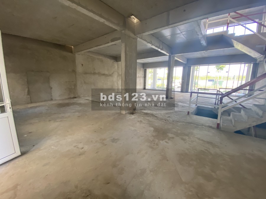 ️Căn nhà phố 2 cặp shophouse Saritown thô