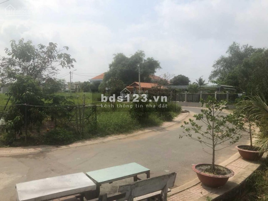 Nhượng lại lô đất tại KDC HTreal Qui Đức. Sổ hồng riêng. Xây dựng tự do.Ngân hàng hỗ trợ vay 70%