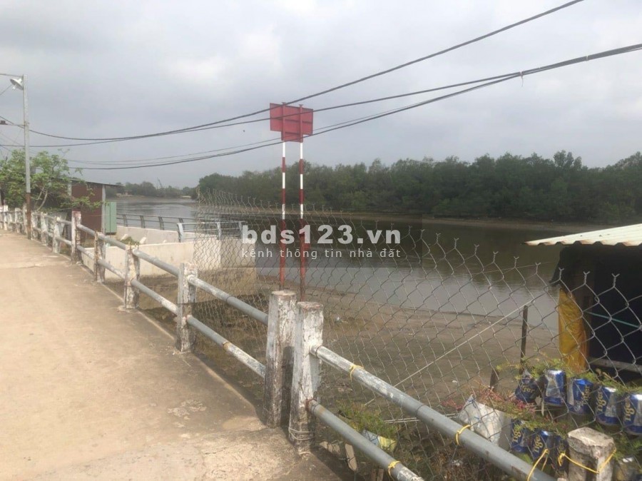 Nhượng lại lô đất tại KDC HTreal Qui Đức. Sổ hồng riêng. Xây dựng tự do.Ngân hàng hỗ trợ vay 70%