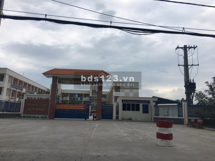 Nhượng lại lô đất tại KDC HTreal Qui Đức. Sổ hồng riêng. Xây dựng tự do.Ngân hàng hỗ trợ vay 70%
