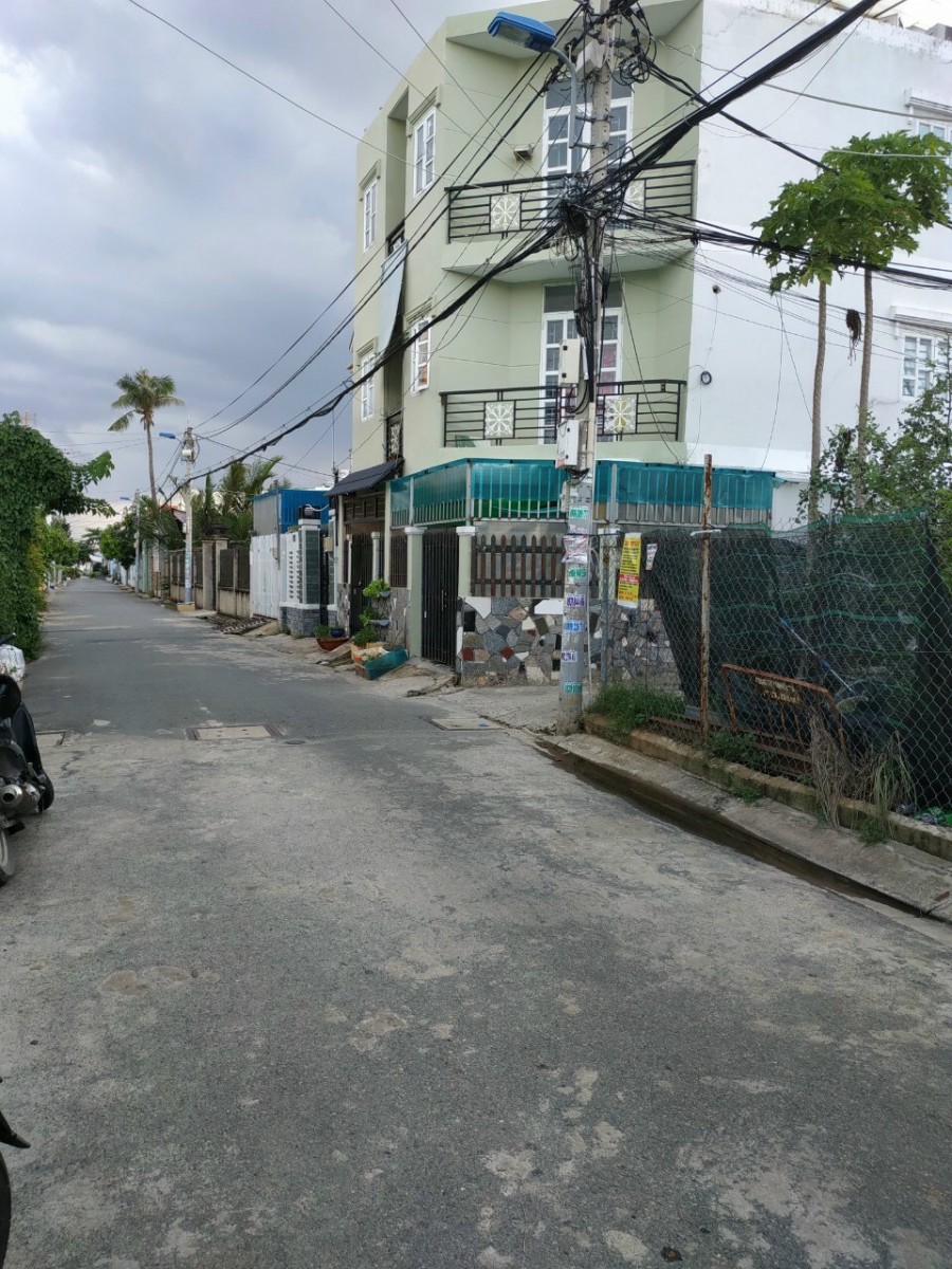 Bán nhà góc 2 mặt tiền đường nhựa 7m Khu trung tâm Hành Chánh Huyện Nhà Bè.