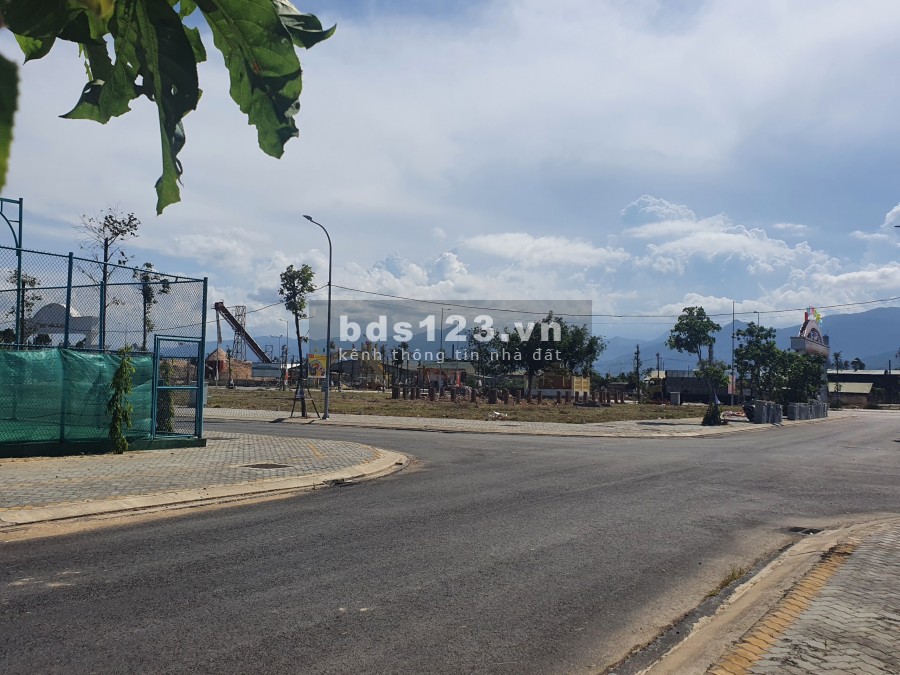 Cần bán nhanh lô đất đối diện công viên, đường 7.5m, pháp lí chuẩn
