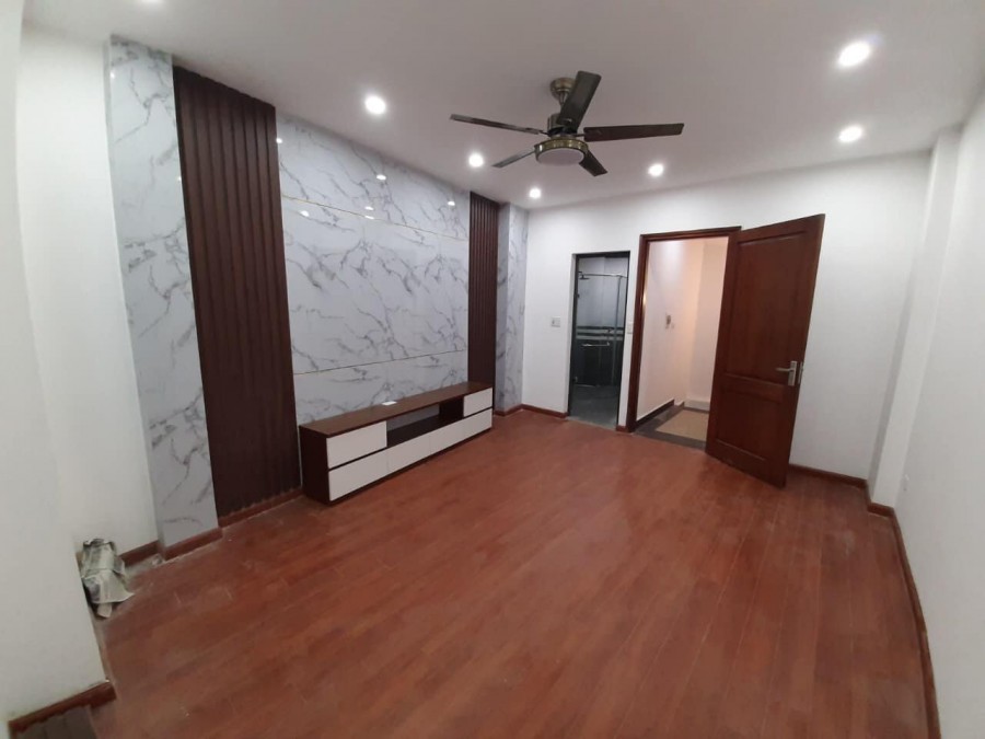 Nhà đẹp Nguyễn Trãi, diện tích 32m, mặt tiền 3.6m, xây 5 tầng chắc chắn, giá 2 tỷ 9 trăm