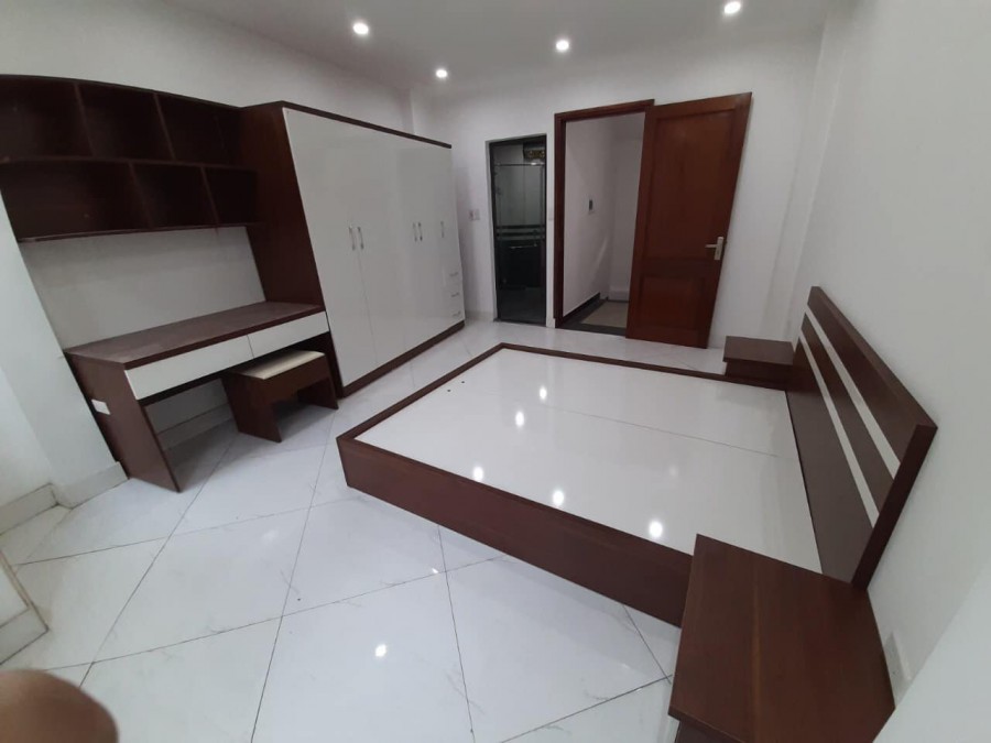 Nhà đẹp Nguyễn Trãi, diện tích 32m, mặt tiền 3.6m, xây 5 tầng chắc chắn, giá 2 tỷ 9 trăm