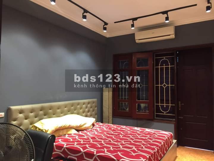 Mặt Phố Hoàng Cầu(Bán Gấp) Nhà 62m x 4 Tầng, mặt tiền: 4M. Quận Đống Đa. Kinh Doanh