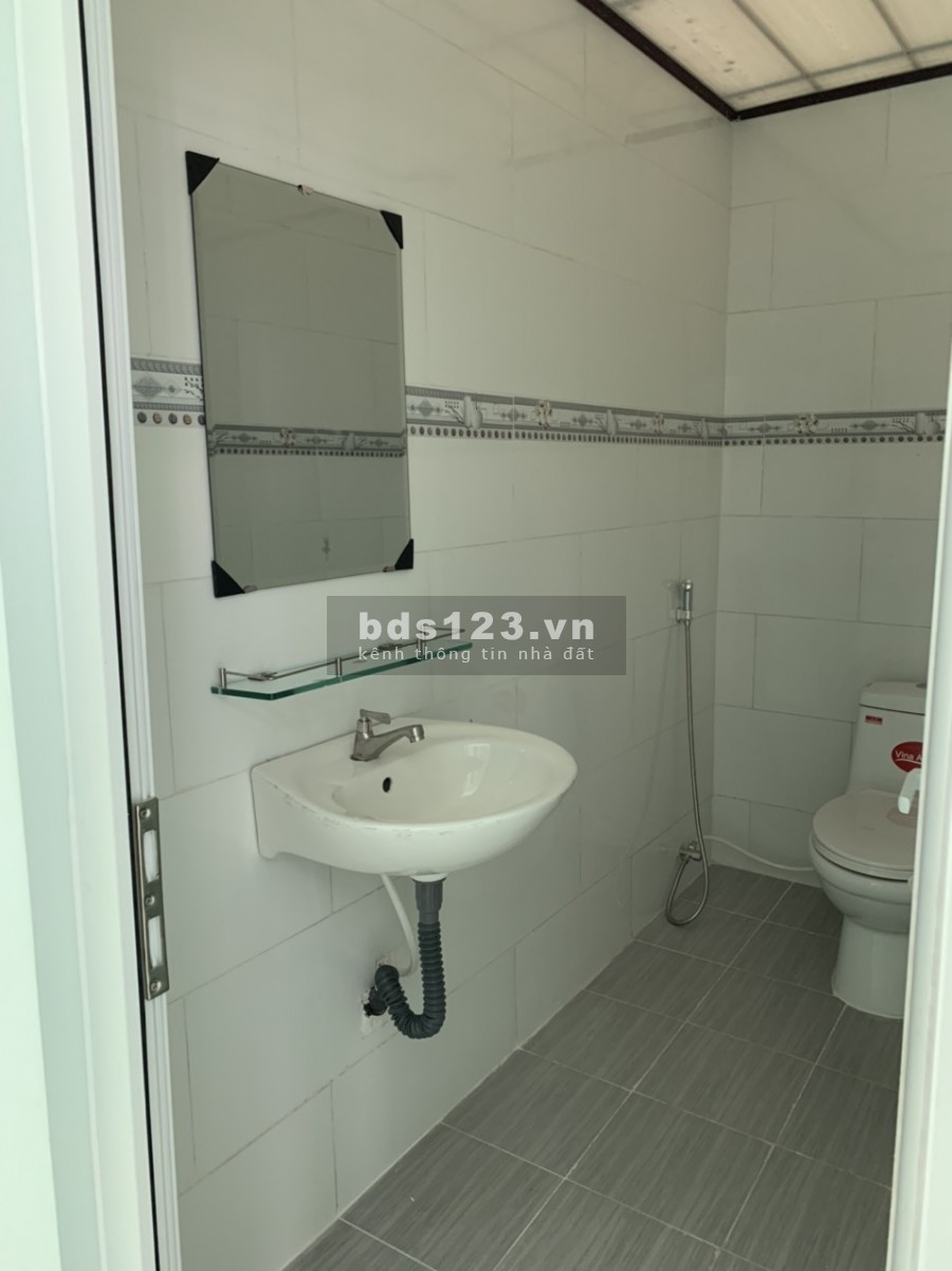Bán rẻ căn nhà đẹp 2 lầu đúc (4.3x12) mặt tiền Gia Phú Q.6