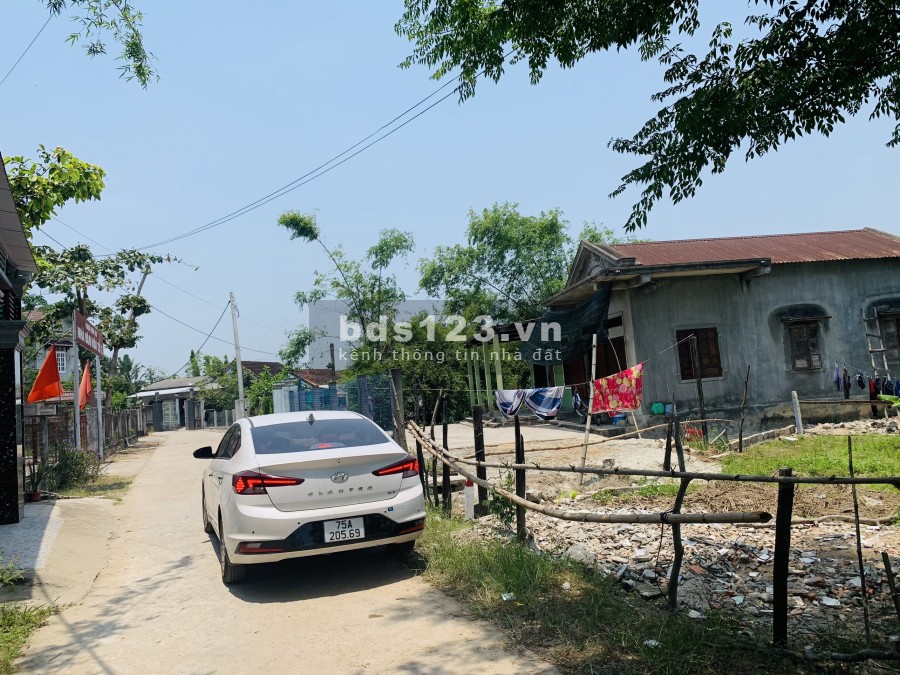Đất kiệt ô tô sông Hồng thông Nguyễn Tất Thành gần trường Quân Sự, lh 0962628872