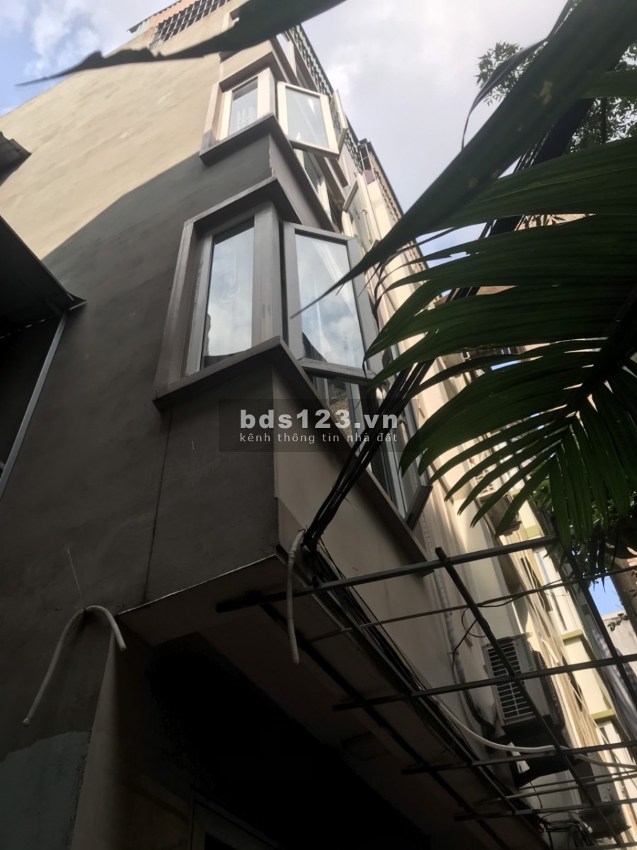 Bán nhà Khương Trung 30m2 ba bước ra Ngã tư sở giá 3,9 tỷ.