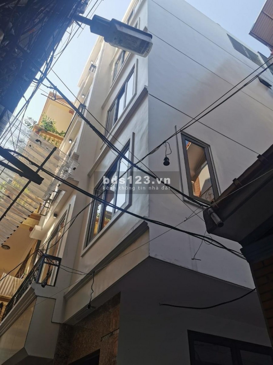 Bán nhà Hoàng Mai bán giá 3,3 tỷ, dtsd 33m2, 4 pn, 5 wc