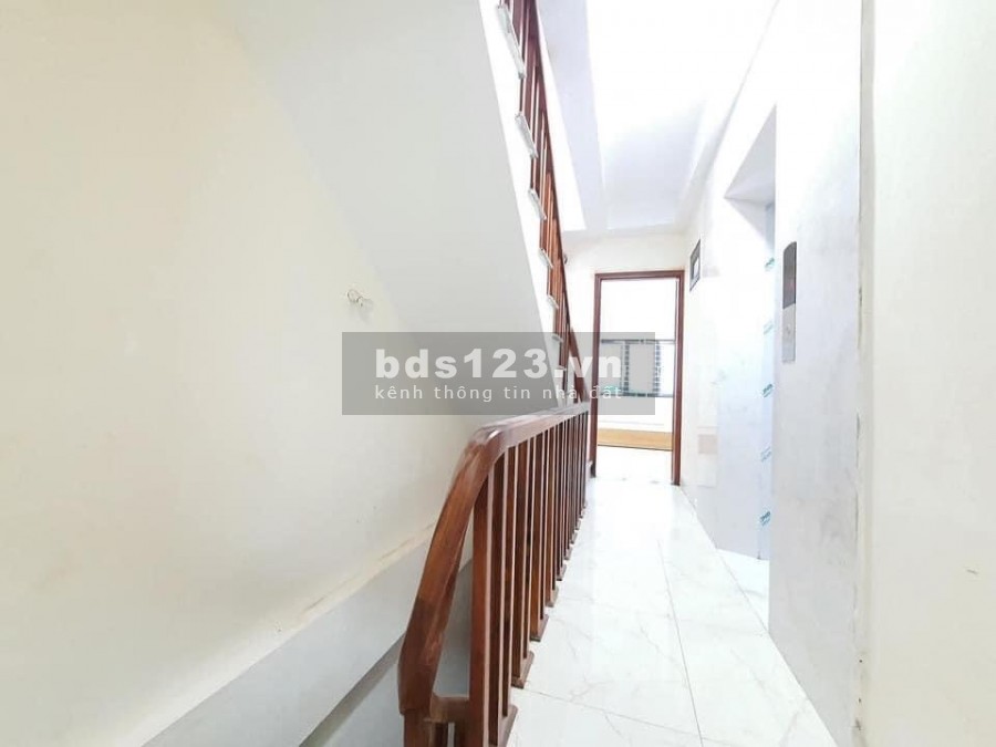 Nhà 6 tầng Nguyễn Văn Cừ nhỉnh 8 tỷ