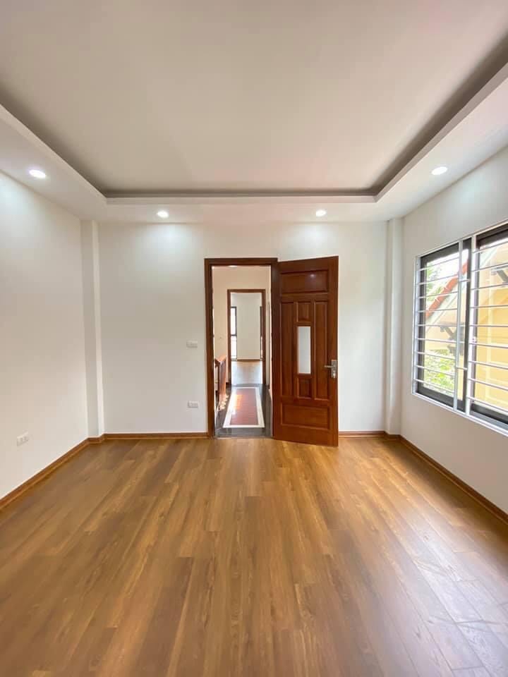 Bán nhà Đại Từ 43M2 x 5 tầng x Mặt Tiền 4.3m chỉ 4.x Tỷ Bé xíu, Ô tô đỗ cổng. LH: 0964657169.