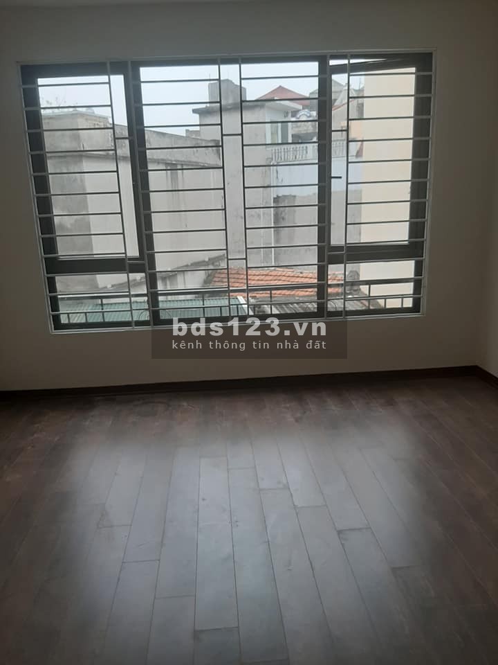 Mặt phố Linh, đường ô tô vào tận nhà 55m 5 tầng, giá 4.25 tỷ, nhà đẹp