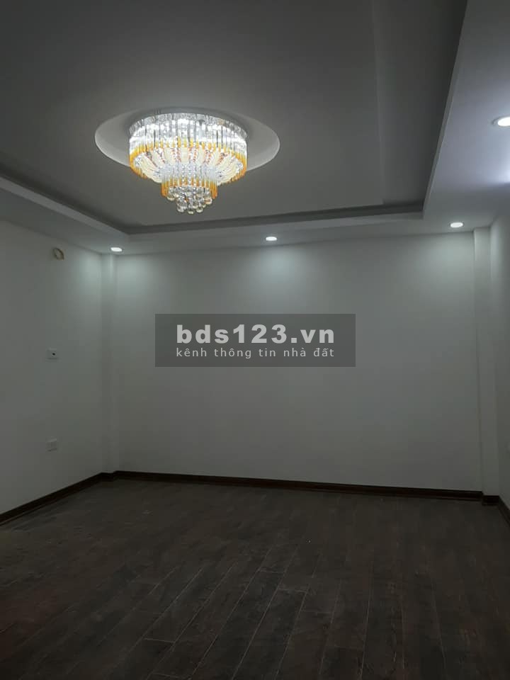 Mặt phố Linh, đường ô tô vào tận nhà 55m 5 tầng, giá 4.25 tỷ, nhà đẹp