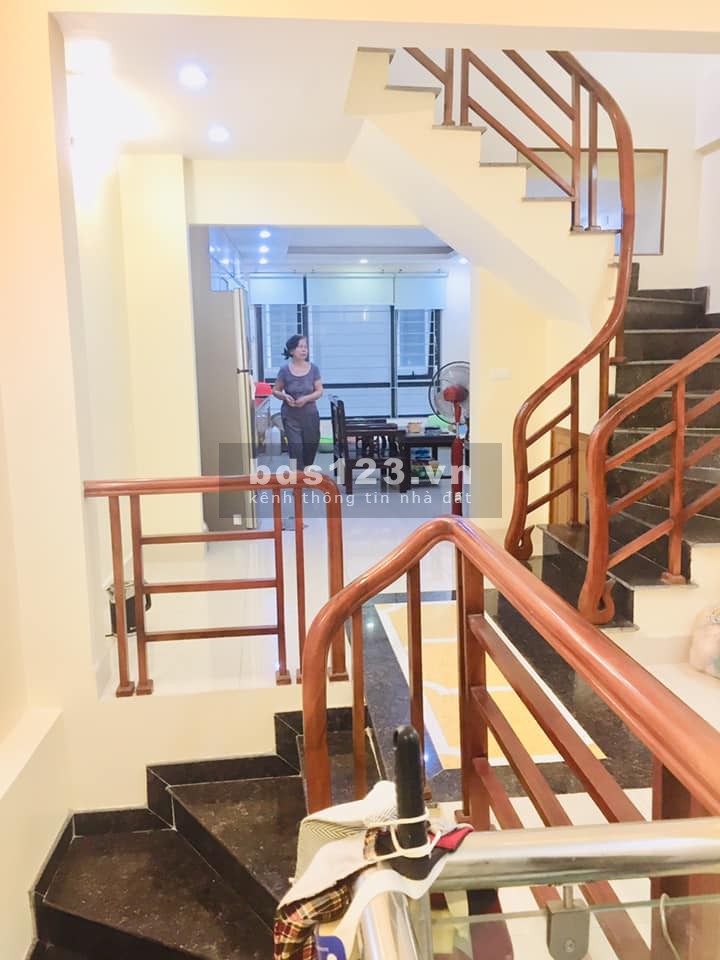 Bán nhà đẹp Cầu Giấy, Lạc Long Quân 6 tầng x 52m2 x 3.7m mặt tiền lô góc, nở hậu, ngõ nông xe 3 gác phi, yên tĩnh.